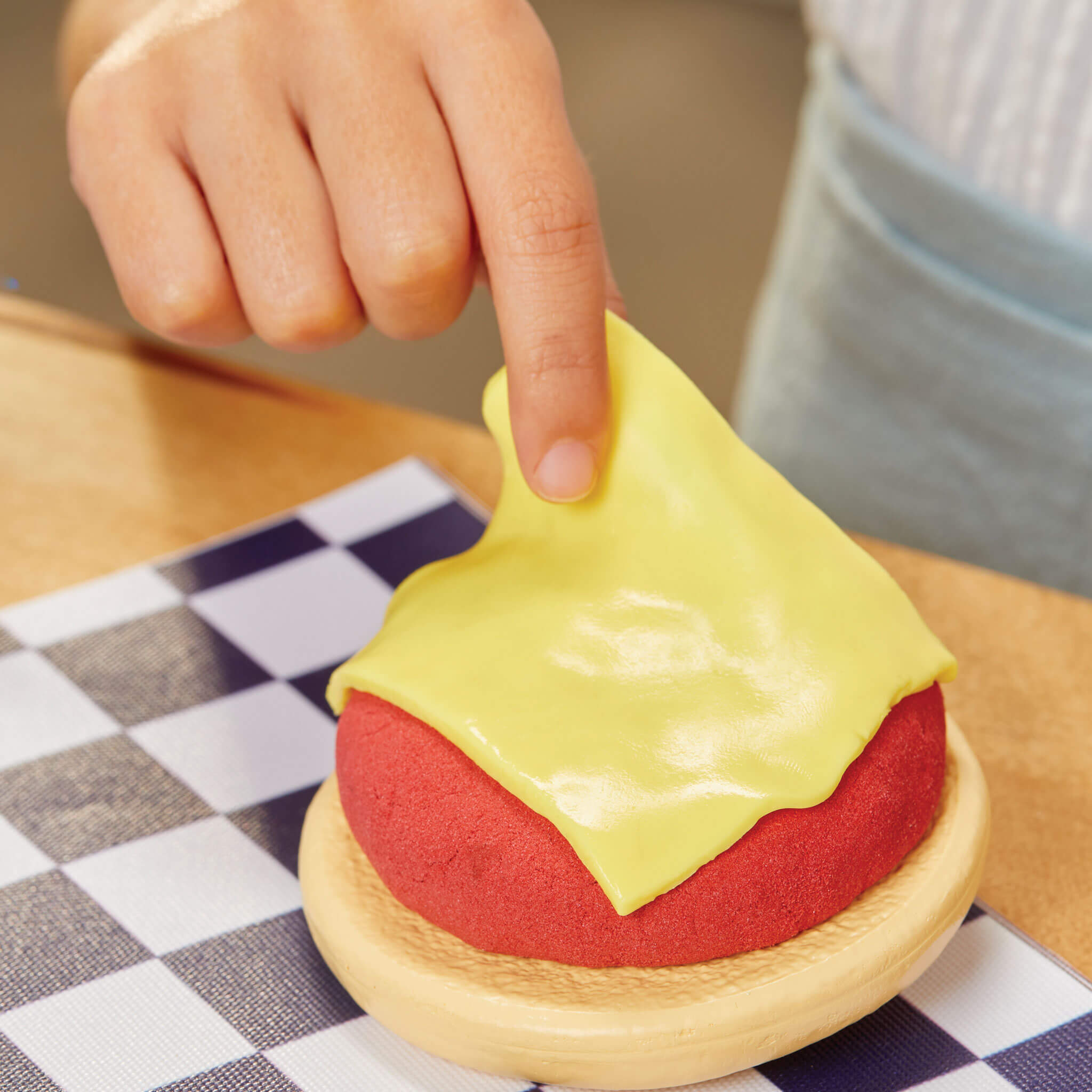 Creative Chefs Cheeseburger and Fries Kit - Pretend Cooking Kit with Reusable Burger and Fries Mix