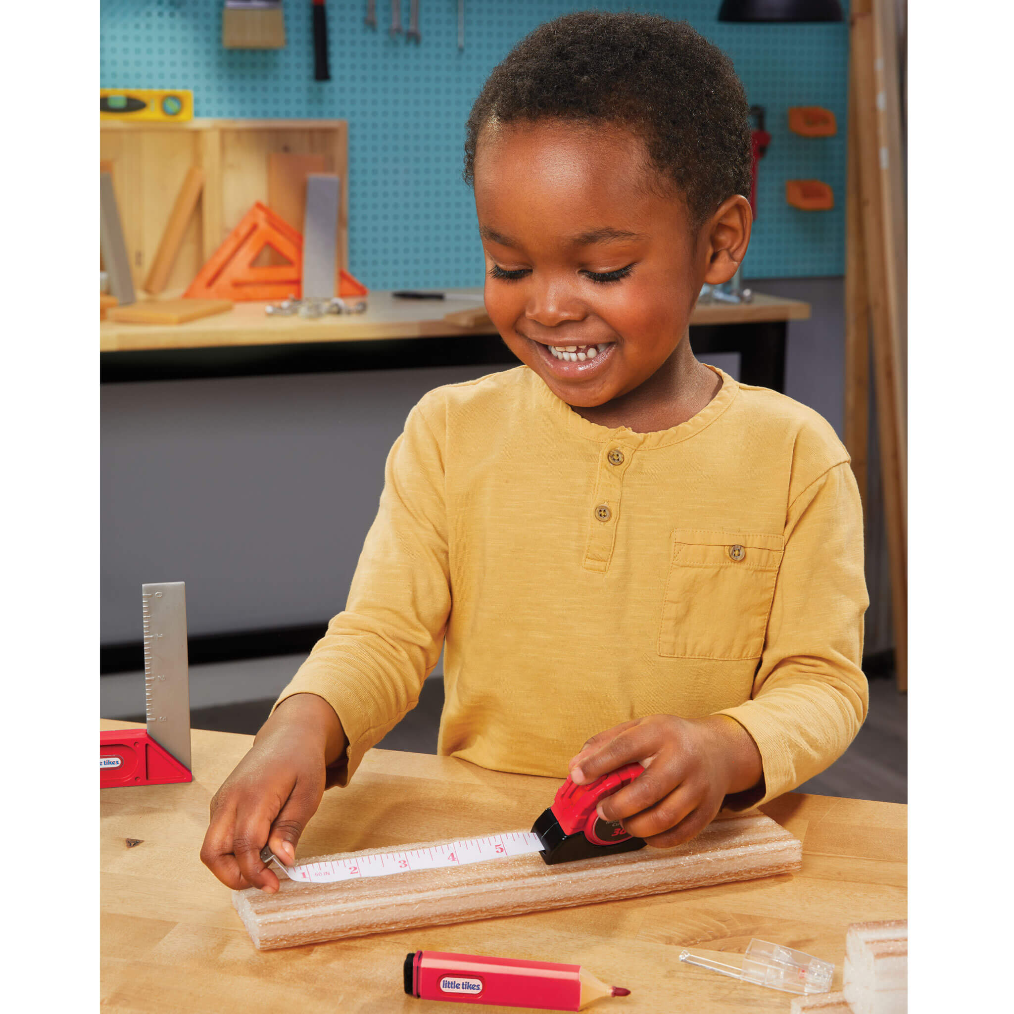 Creative Construction Measure and Cut Set - Kids Measuring and Pretend Cutting Workshop Set