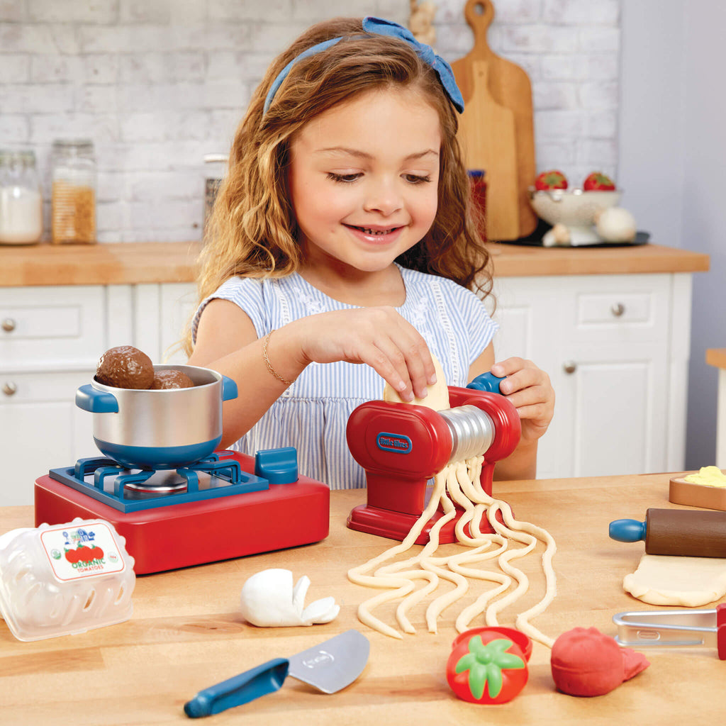 Creative Chefs Italian Restaurant Kit - Restaurant Play Set with Pasta Maker and Recipe Cards