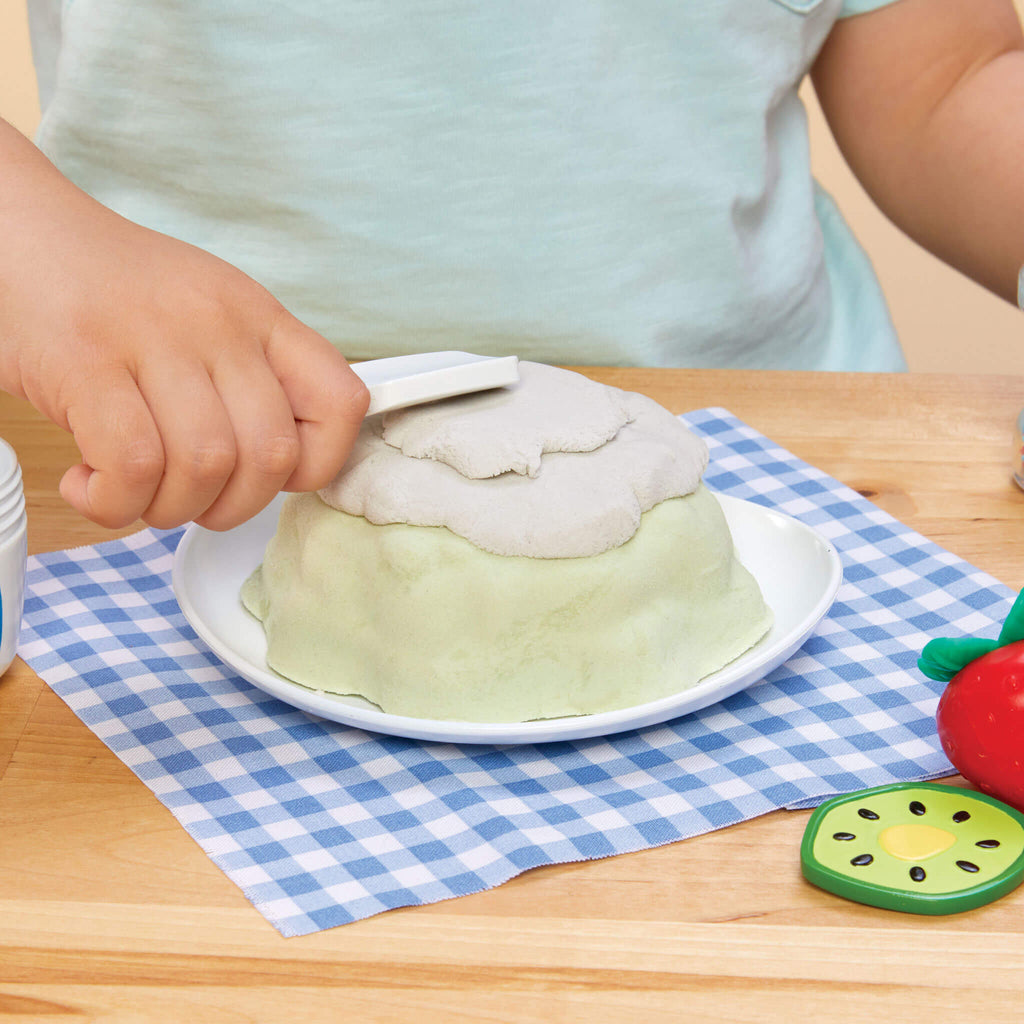 Creative Chefs Bluey - Pavlova Kit - Pretend Dessert Kit with Recipe Cards and Reusable Mix