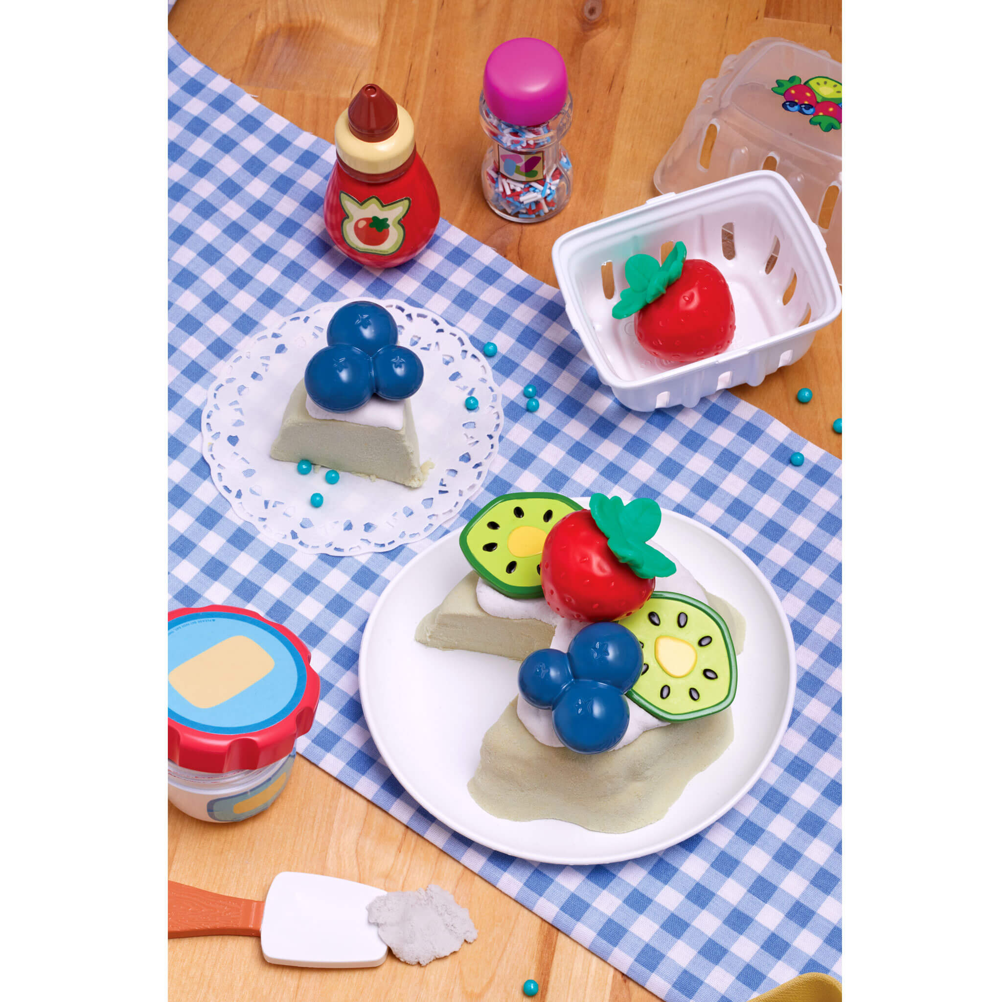 Creative Chefs Bluey - Pavlova Kit - Pretend Dessert Kit with Recipe Cards and Reusable Mix